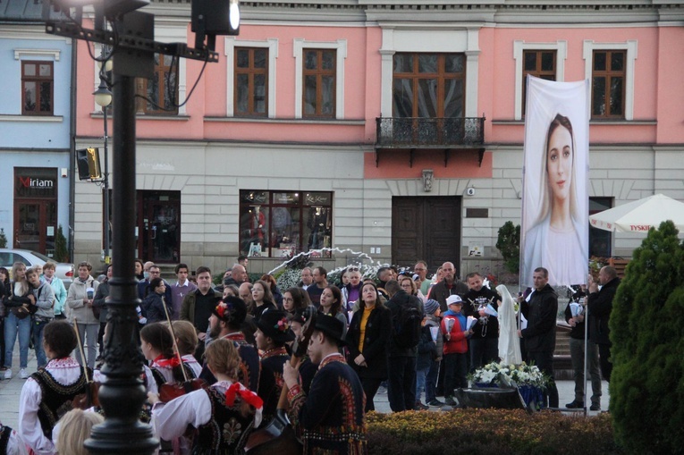 Nowy Sącz. Procesja różańcowa do pięciu kościołów
