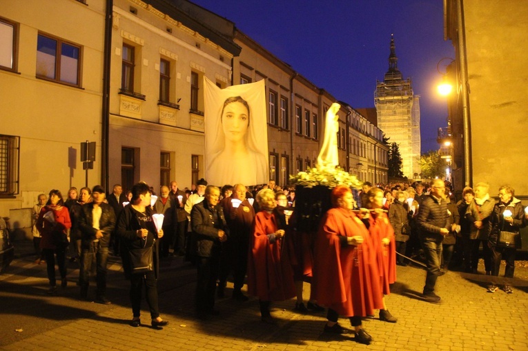 Nowy Sącz. Procesja różańcowa do pięciu kościołów