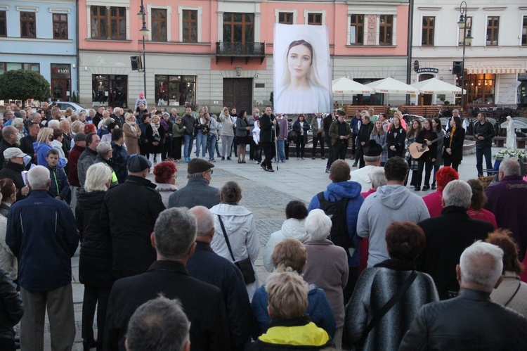 Nowy Sącz. Procesja różańcowa do pięciu kościołów