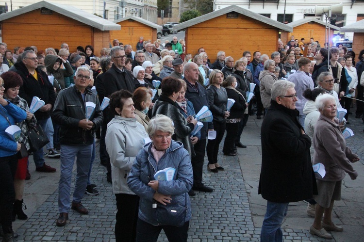 Nowy Sącz. Procesja różańcowa do pięciu kościołów