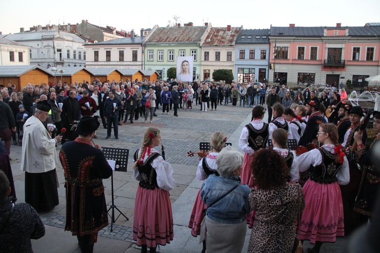 Nowy Sącz. Procesja różańcowa do pięciu kościołów