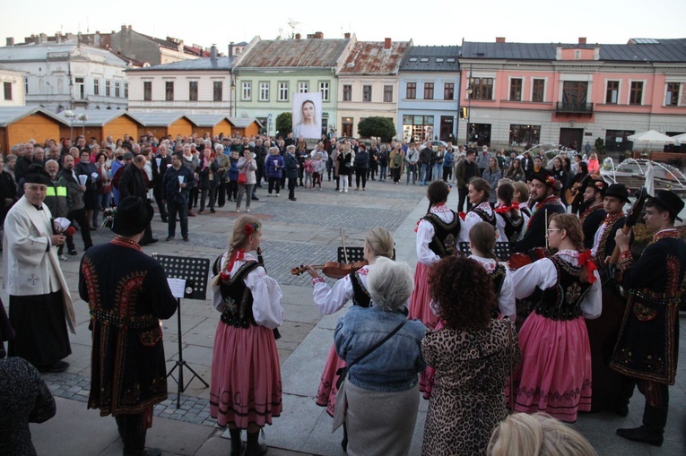 Nowy Sącz. Procesja różańcowa do pięciu kościołów