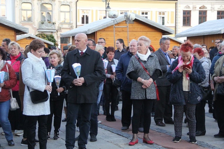 Nowy Sącz. Procesja różańcowa do pięciu kościołów