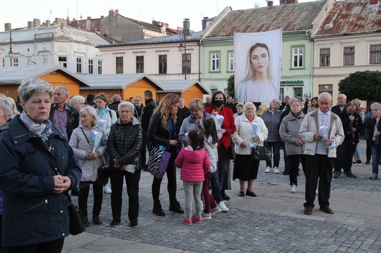 Nowy Sącz. Procesja różańcowa do pięciu kościołów