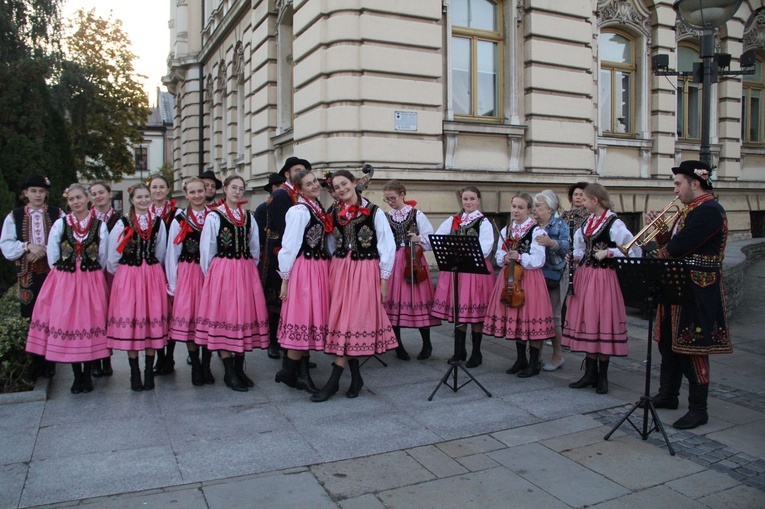 Nowy Sącz. Procesja różańcowa do pięciu kościołów