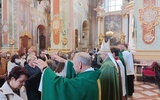 Po Eucharystii każde małżeństwo otrzymało indywidualne błogosławieństwo. 