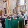 Po Eucharystii każde małżeństwo otrzymało indywidualne błogosławieństwo. 