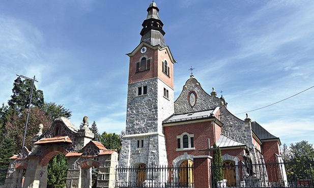 ▼	Obiekt powstawał w latach 1913–1921, a inicjatorem budowy  był ks. Jan Kanty Madeja.