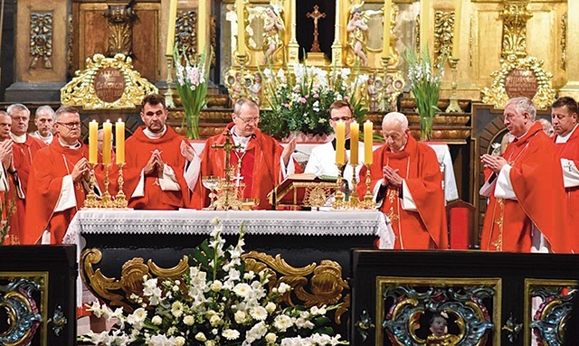 	Mszy św. w intencji rychłego wyniesienia na ołtarze przewodniczył abp Tadeusz Wojda.