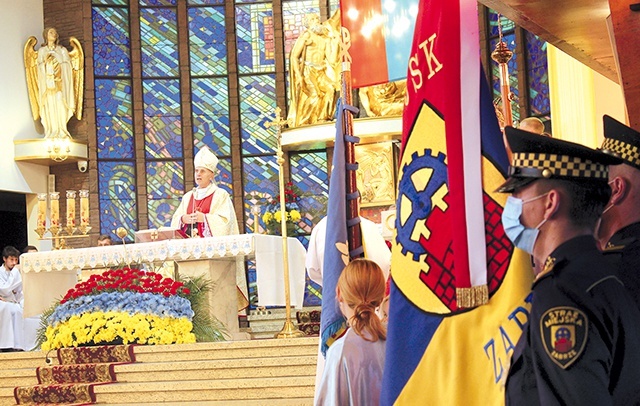 	Mszy św. przewodniczył  bp Andrzej Iwanecki.