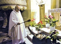 Podczas Eucharystii pobłogosławiono małe krzyżyki.