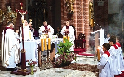 Głównym celebransem był ks. kan. Krzysztof Bielawny.