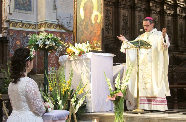 W Polsce co roku odbywają się konsekracje dziewic. Na zdjęciu uroczystość w katedrze płockiej w 2019 r.
