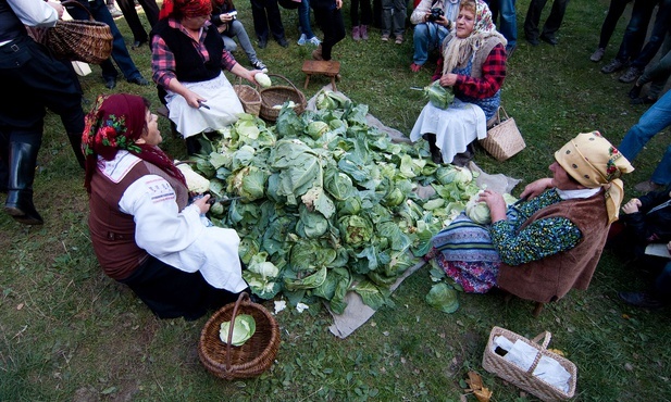 Obieraczki kapuściane w lubelskim skansenie.