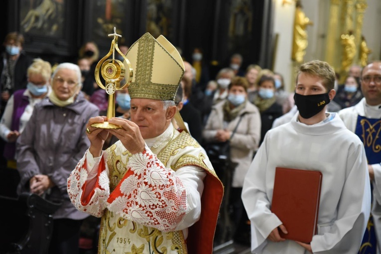 Wniesienie relikwii św. Jana Pawła II.