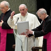 Papież Franciszek pobłogosławił wiernym uczestniczącym w uroczystości zawierzenia Narodu i Kościoła w Polsce św. Józefowi 