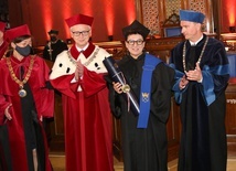 Olga Tokarczuk odebrała tytuł doktora honoris causa Uniwersytetu Jagiellońskiego w Krakowie