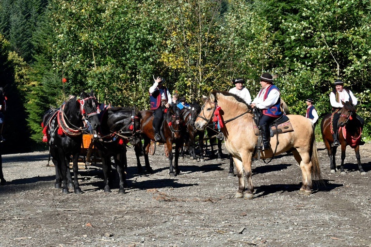 Banderia Konna Iskra Dolina Dunajca  na Mszy pod Kicarzem