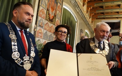 Olga Tokarczuk honorową obywatelką Krakowa