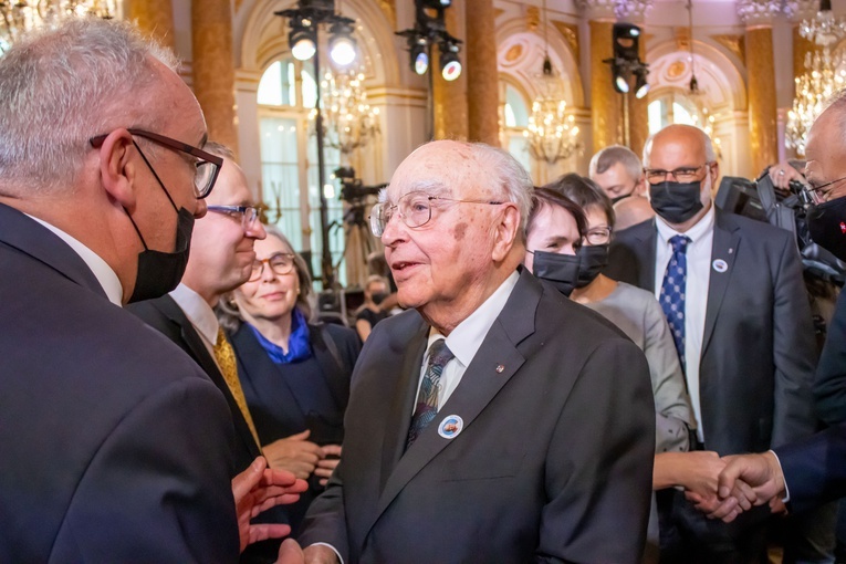 Jak anioły wzbijające się do lotu