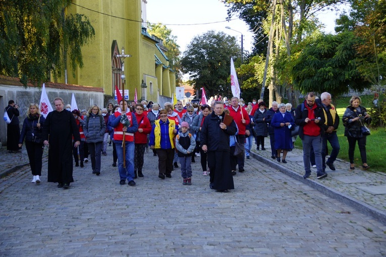 Wolontariusze Caritas z pielgrzymką w Trzebnicy