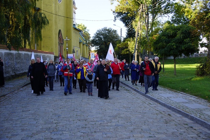 Wolontariusze Caritas z pielgrzymką w Trzebnicy