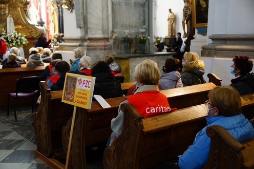 Wolontariusze Caritas z pielgrzymką w Trzebnicy