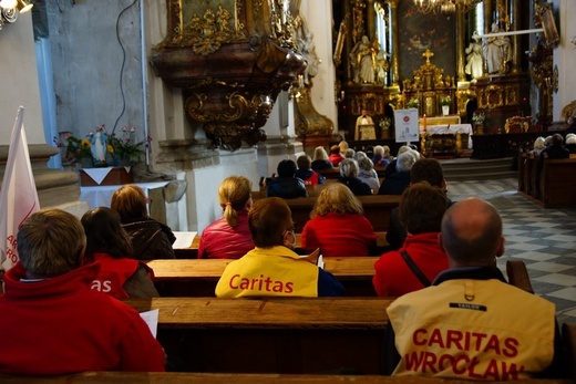 Wolontariusze Caritas z pielgrzymką w Trzebnicy