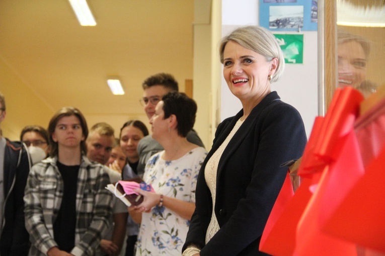 Odsłonięcie kapsuły czasu w IV LO w Tarnowie