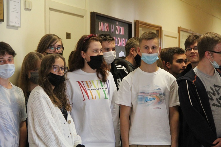 Odsłonięcie kapsuły czasu w IV LO w Tarnowie