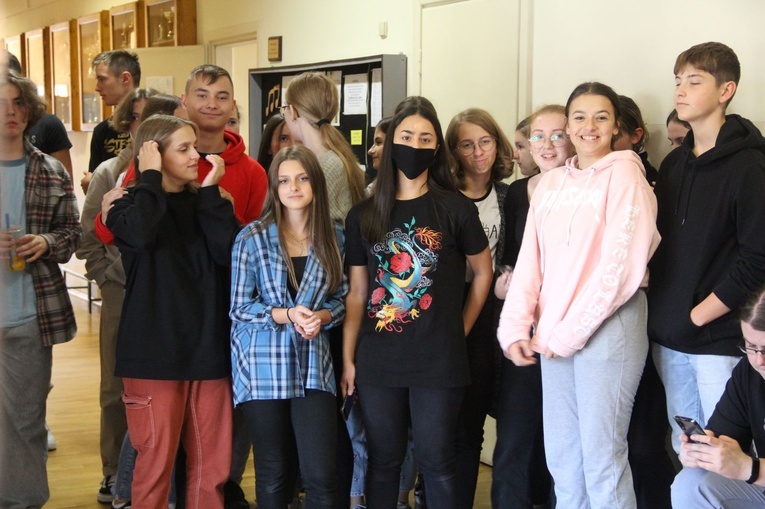 Odsłonięcie kapsuły czasu w IV LO w Tarnowie