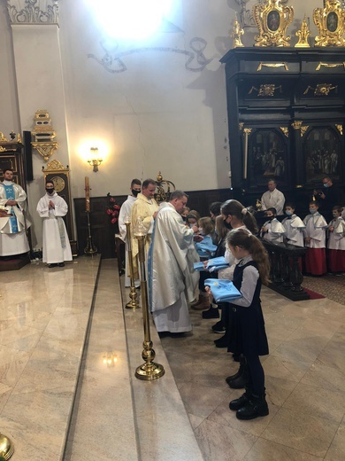 Przyjęcie do Dziewczęcej Służby Maryjnej w parafii św. Mikołaja w Bochni