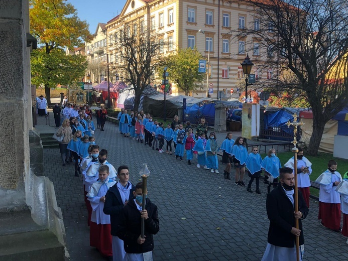 Przyjęcie do Dziewczęcej Służby Maryjnej w parafii św. Mikołaja w Bochni