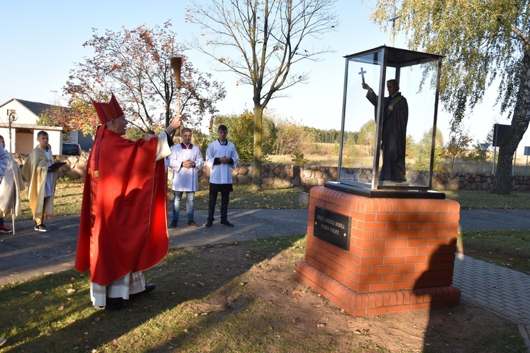 Skierkowizna. Poświęcenie figury patrona parafii