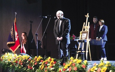 Laureat Nagrody Templetona złożył swojej szkole gratulacje, podziękowania i życzenia. 