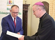 	Przekazanie dokumentu odbyło się 7 października w Domu Biskupim w Zielonej Górze.