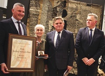 ▲	Z Barbarą Michejdą- -Pinno od lewej Rafał Rajkowski, Leszek Ruszczyk i Adam Duszyk.