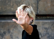 Celami akcji są uwrażliwienie na problem i nauka asertywności. 