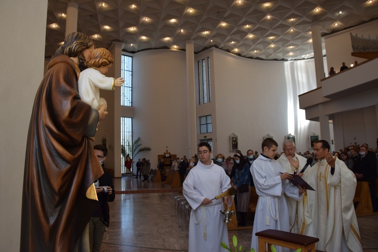 Poświęcnie figury św. Jóżefa w parafii na Boryszewie