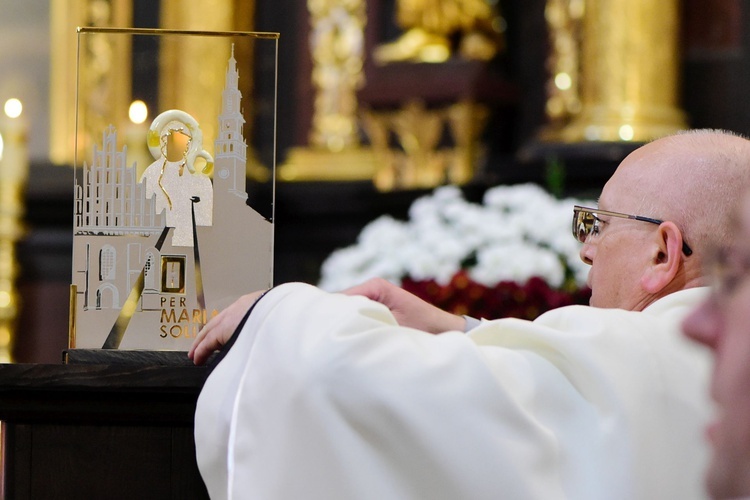 Stoczek Klasztorny. Wprowadzenie relikwii bł. kard. Wyszyńskiego