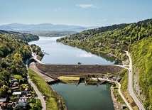 Elektrownia wodna Tresna na rzece Soła, wybudowana w 1966 roku,  ma moc 21 MW.