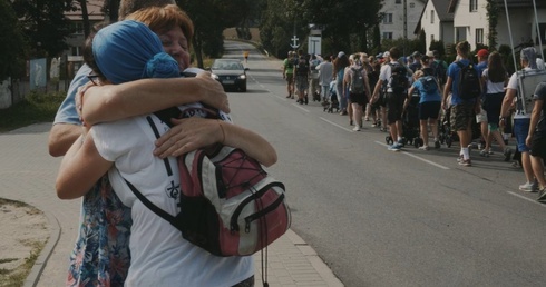 Kadr z filmu "Homo Peregrinus" w reżyserii Andrzeja Święcha.