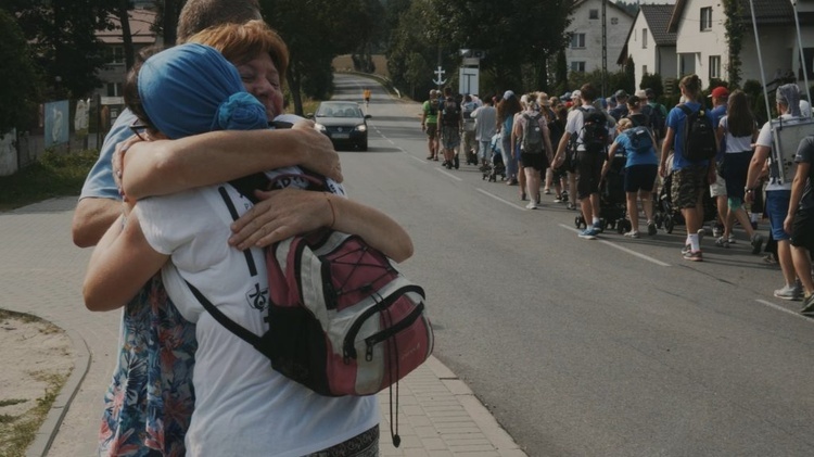 Kadr z filmu "Homo Peregrinus" w reżyserii Andrzeja Święcha.