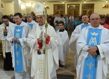 Mszy św. dzięckzynnej za 40-lecie parafii przewodniczył bp Stanisław Salaterski.