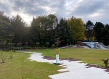 Ogród Japoński w Parku Chorzowskim jesienią.