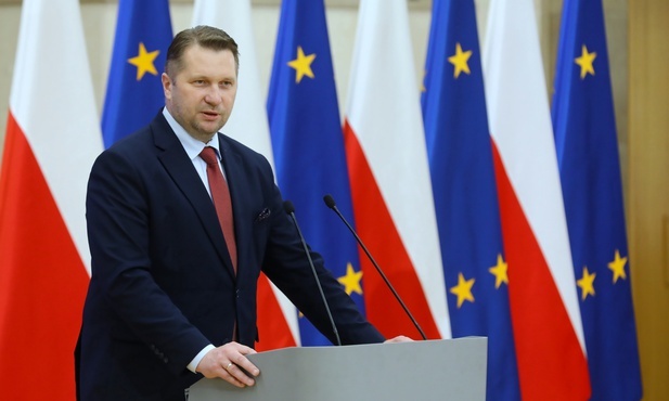 Czarnek: Nauczyciel wchodzący do zawodu ma zarabiać blisko 5 tys. zł, a dyplomowany - blisko 8 tys. zł