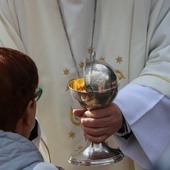 Abp Gomez: trzeba być przygotowanym, by przystępować do Komunii św.