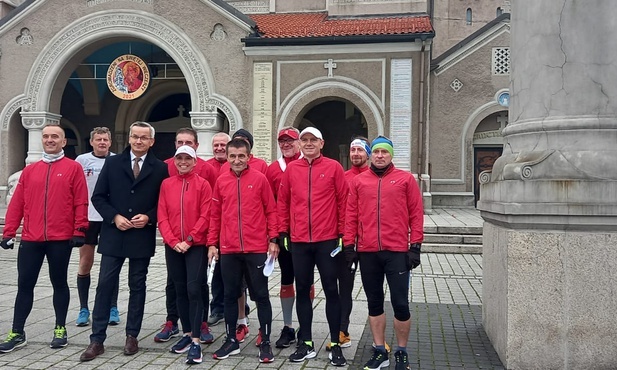 Ruda Śląska. Ruszyła pielgrzymka biegowa z okazji rocznicy wyboru papieża Jana Pawła II