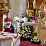 Ujazd Górny. Poświęcenie sztandaru szkoły św. Jana Pawła II