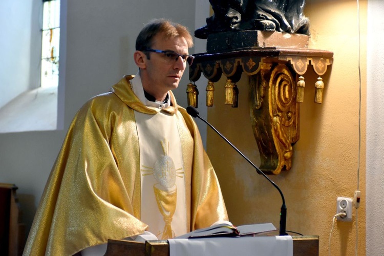 Ujazd Górny. Poświęcenie sztandaru szkoły św. Jana Pawła II